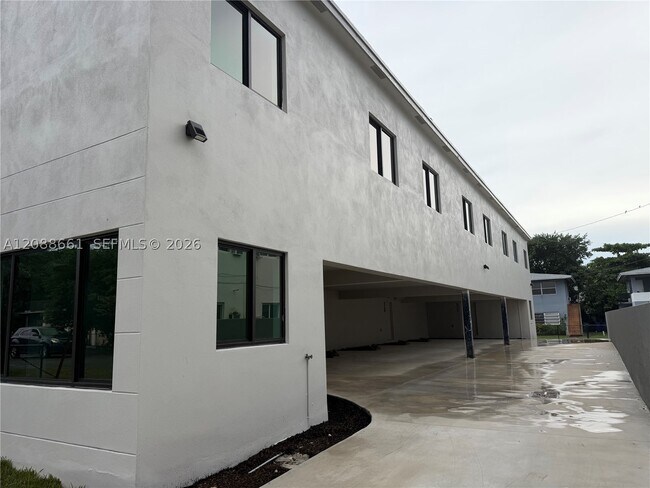 Foto del edificio - 6480 NE 1st Pl