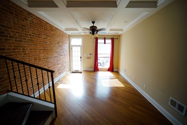 Building Photo - 109 S. Curley St/2 bedroom, 2.5 bath Townh...