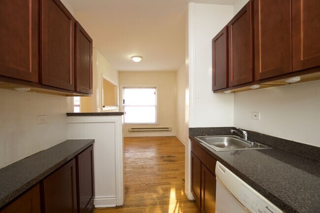 Foto del edificio - 830 W Waveland Ave