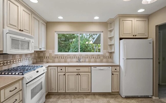 Foto del edificio - 3375 Brunswick Dr