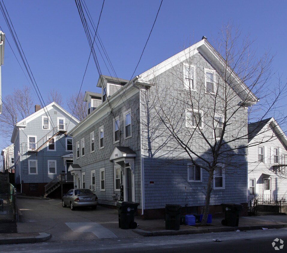 Primary Photo - 598-600 Wickenden St