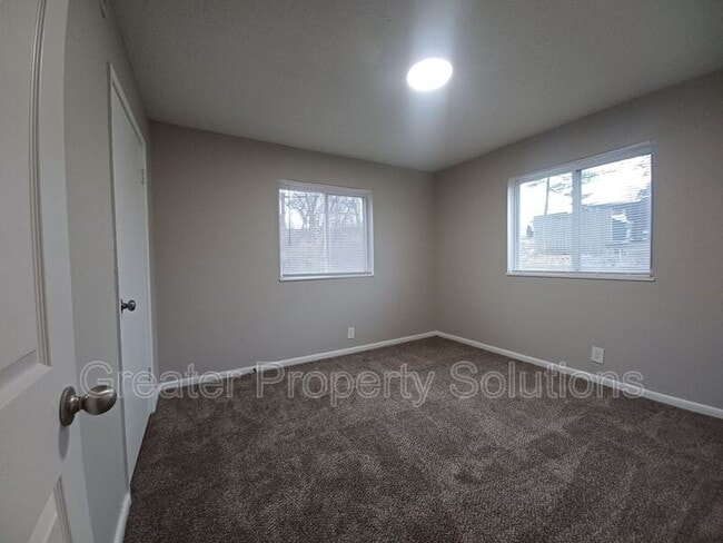 Building Photo - 5015 NW Kalivas Cir