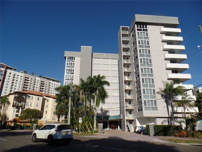 Building Photo - 470 3rd St S