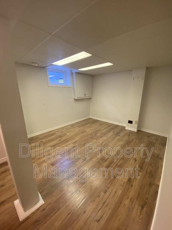 Building Photo - 612 Romaine St