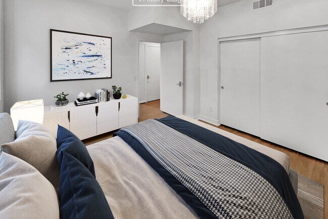 Foto del edificio - 1536 N Mercury Dr