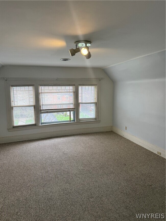 Foto del edificio - 344 Elmwood Ave