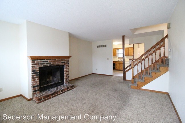 Building Photo - 135 N Saxony Dr