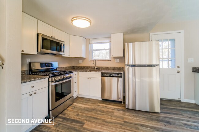 Building Photo - 512 Holly Dr