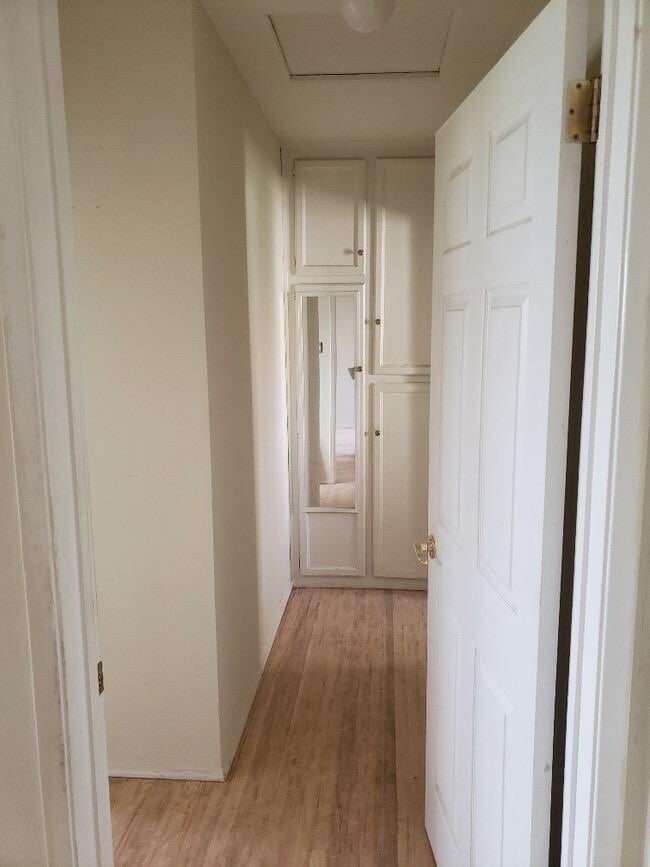 Building Photo - 1427 Rock Glen Ave