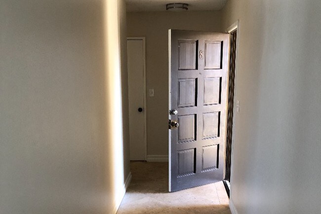 Entry - 415 N Broadway