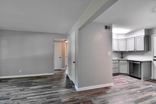Building Photo - 4120 Stoneview Dr