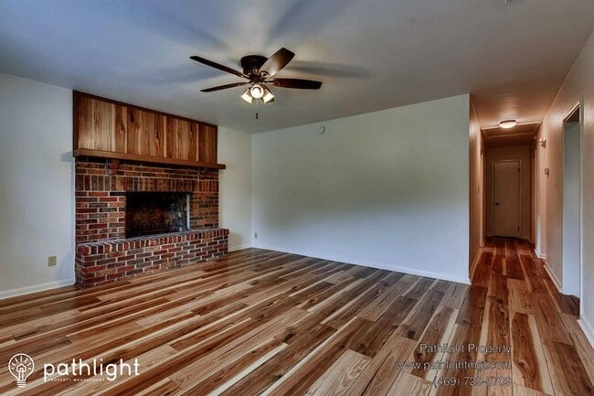 Building Photo - 515 W 122nd Ave