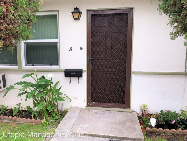 Building Photo - 5891-5891 Fullerton Ave