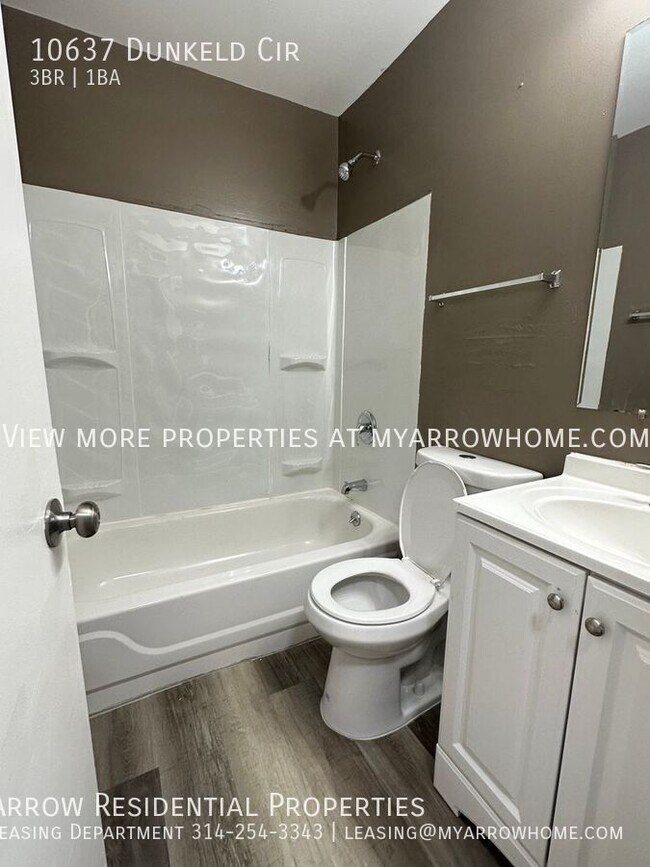 Foto del edificio - Recently Renovated Three Bedroom with Carp...