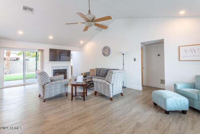 Building Photo - 1538 E Dava Dr