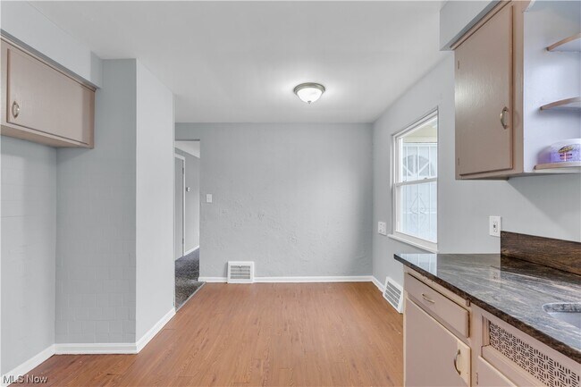 Building Photo - 17106 Holly Hill Dr