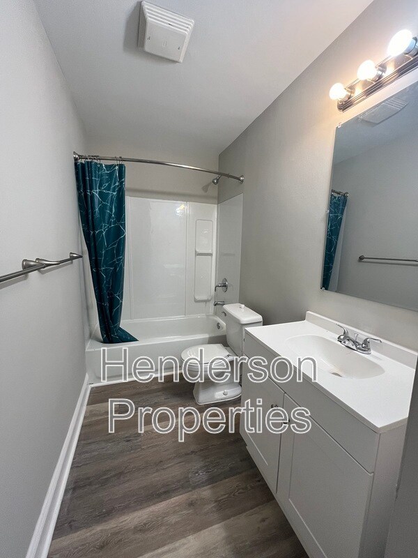 Foto del edificio - 300 W Arrowood Rd