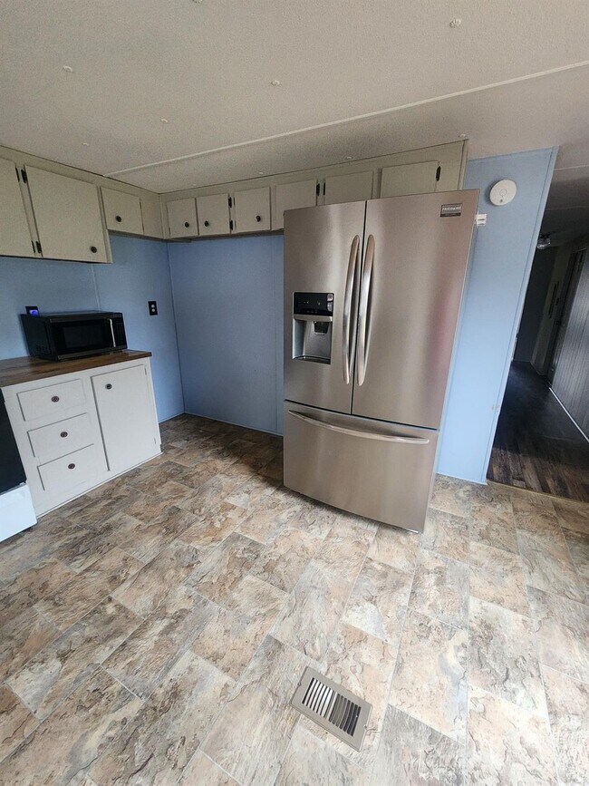 Building Photo - 4244 Sunrise Dr