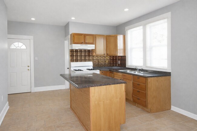 Building Photo - 620-BUCH