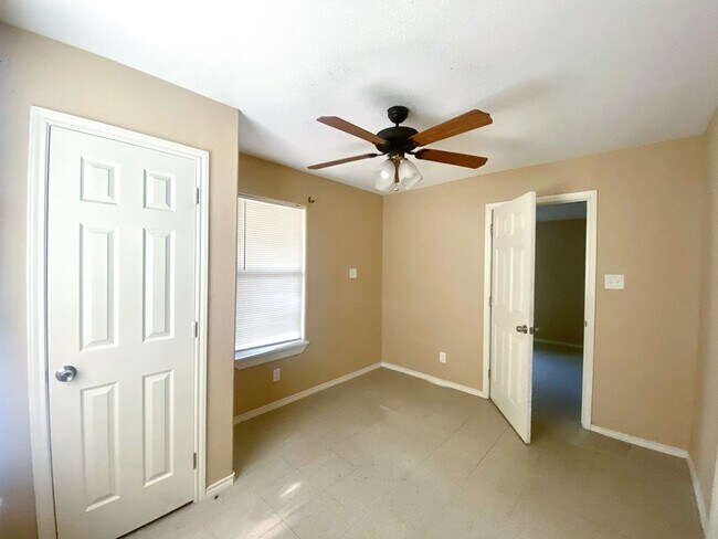 Foto del edificio - Adorable 2 bedroom 1 bath near Confluence ...