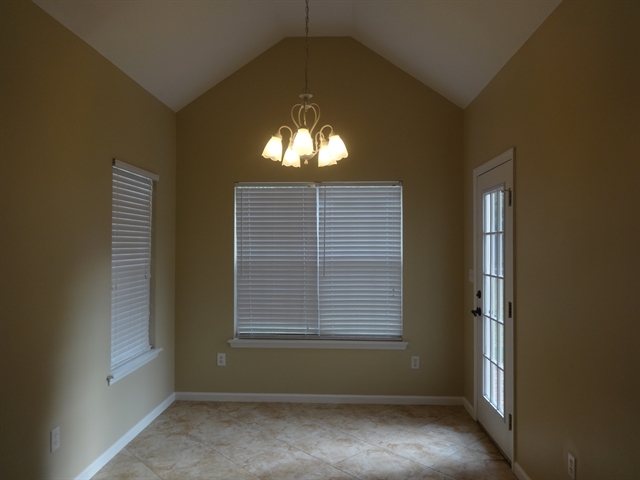 Building Photo - 5138 Saddle Cir