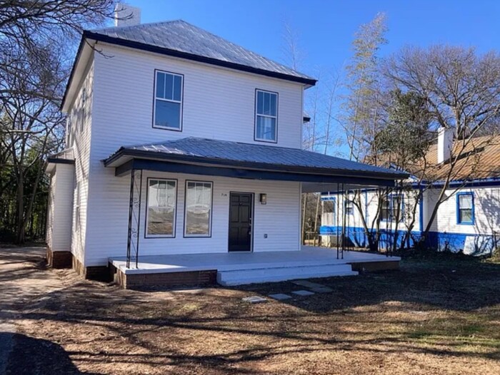 Primary Photo - 708 E Whitner St