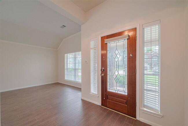 Building Photo - 11106 Fairway Dr