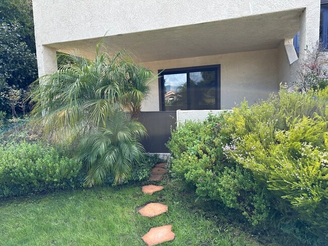 Foto del edificio - 815 Mirada Dr