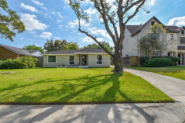 Foto del edificio - 3607 Blue Bonnet Blvd