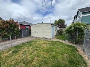 Building Photo - 3937 SE 62nd Ave