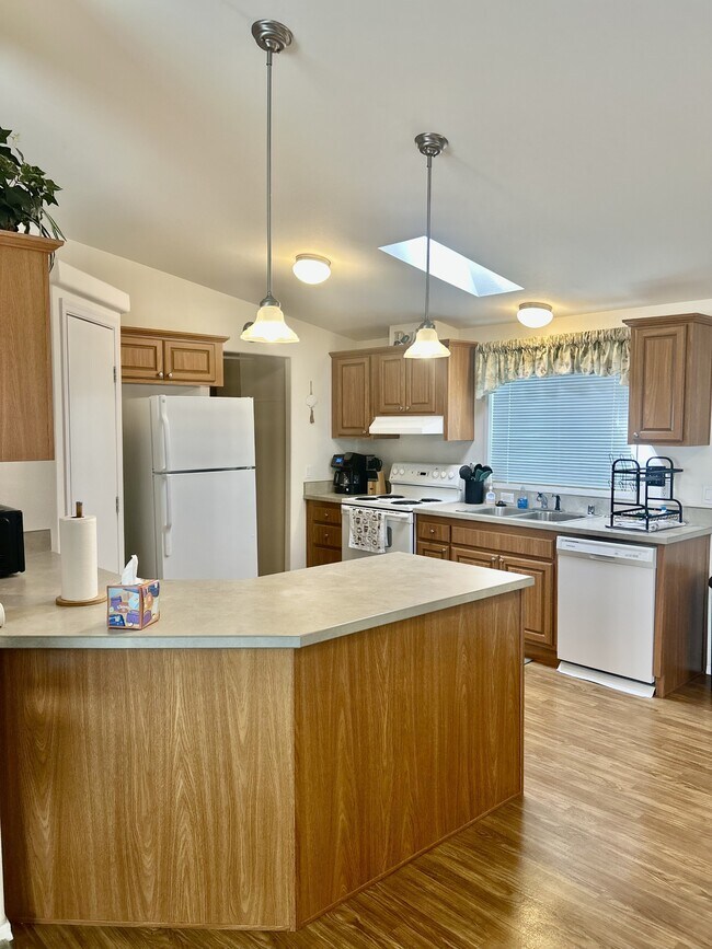 Foto del edificio - 8482 Cedar Way