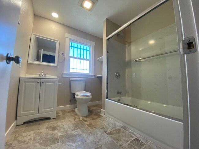 Building Photo - F01421