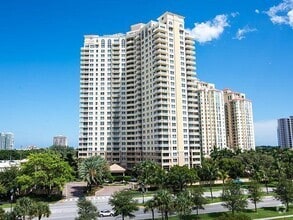 Building Photo - 19501 W Country Club Dr