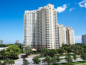 Building Photo - 19501 W Country Club Dr
