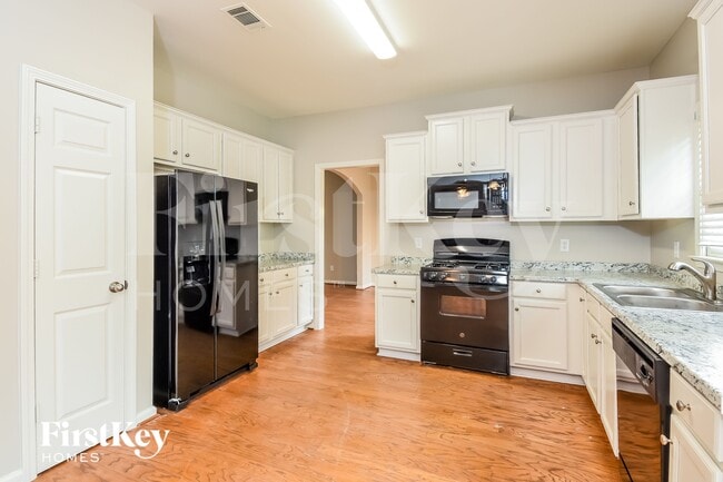 Foto del edificio - 506 Millside Tr