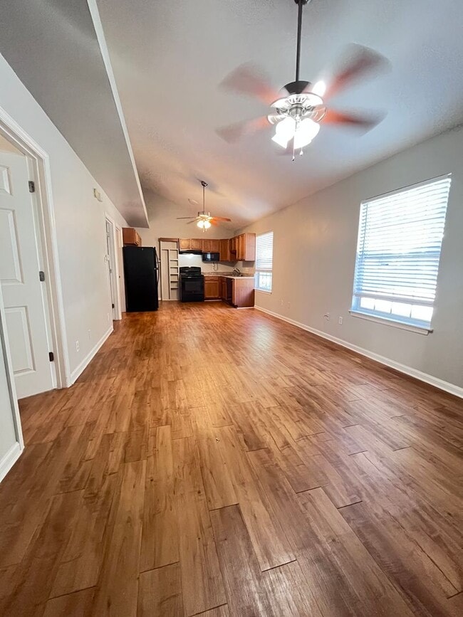 Photo - 315 E Jennings St Apartment