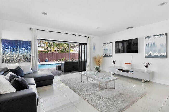 Foto del edificio - 5800 NE 18th Ave