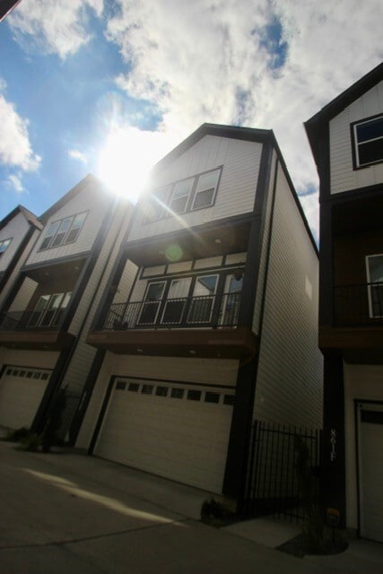 Building Photo - 861 Fisher St