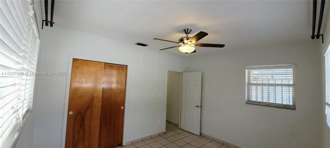 Foto del edificio - 2037 SW 13th Ct