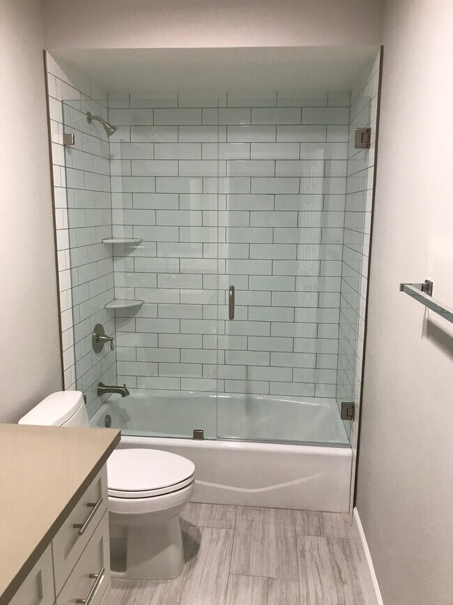 Guest bathroom - 166 S Hayworth Ave