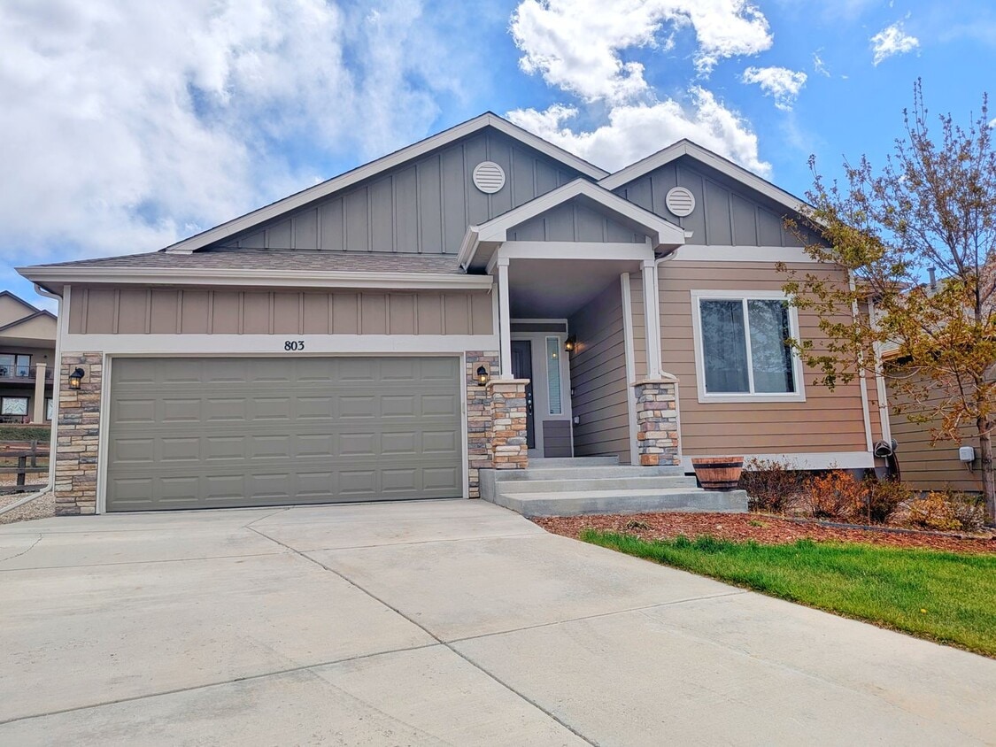 5 Bedroom Three Bathroom Single Family Home in Monument - 5 Bedroom Three Bathroom Single Family Home in Monument