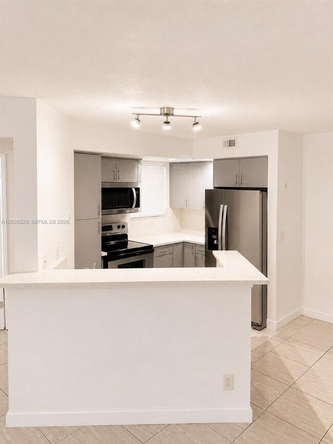 Building Photo - 663 Vista Isles Dr