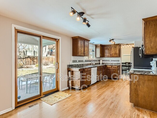 Building Photo - 10103 W Geddes Cir