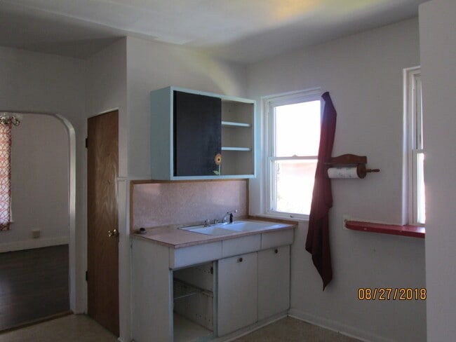 Building Photo - 922 Robinson Ave