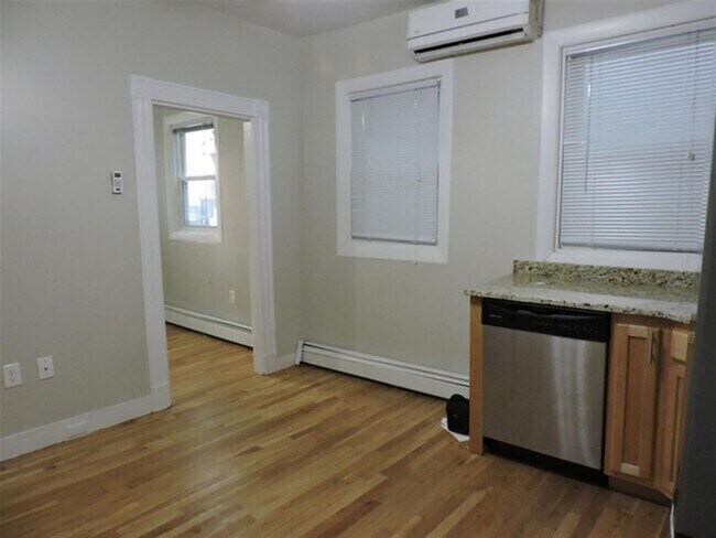 Building Photo - Amazing 1 Bed in Harvard Square available Now