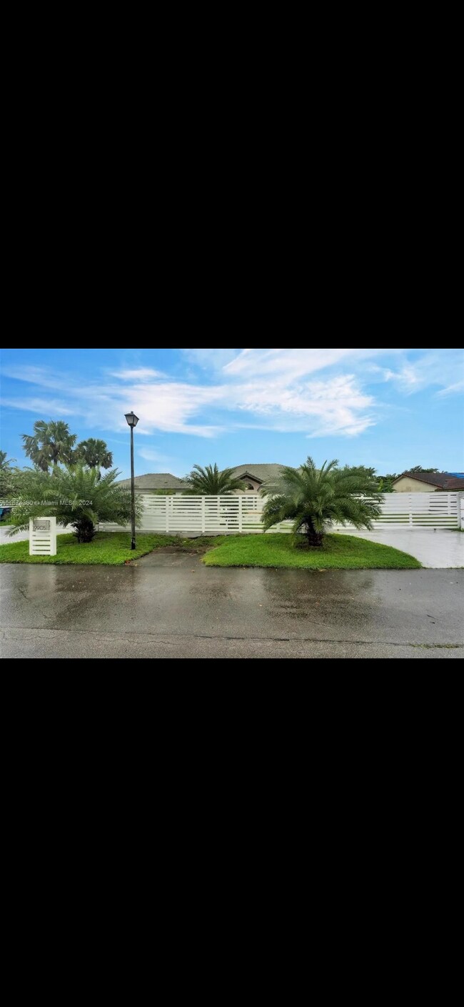 Foto del edificio - 19905 SW 135th Ave