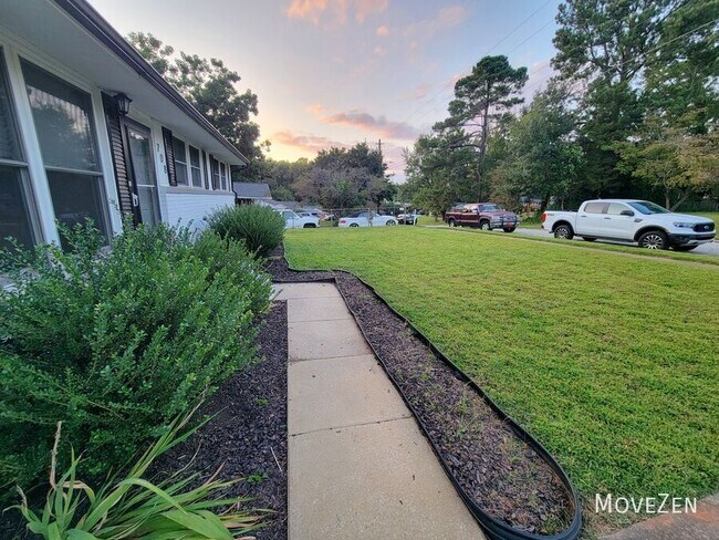 Foto del edificio - 708 Hadley Rd