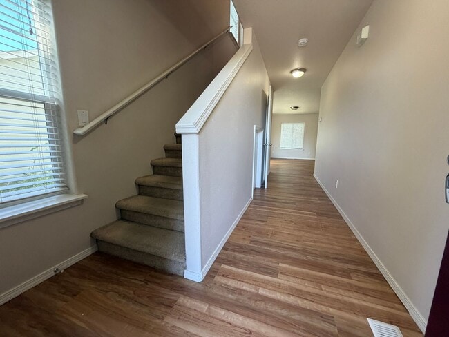 Foto del edificio - 3 Bedroom 2.5 Bath Two Story Duplex