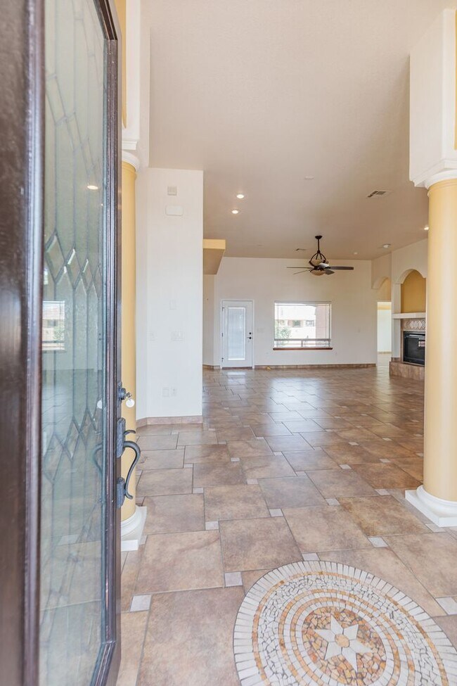 Foto del edificio - Beautiful & Spacious 4 Bed 3 Bath - 1/2 Of...