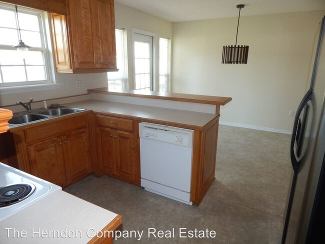 Building Photo - 3 br, 2 bath House - 221 Pecan Street
